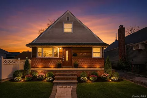 1406 M St, Elmont, NY 11003