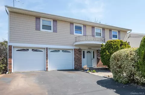 3905 Greentree Dr, Oceanside, NY 11572