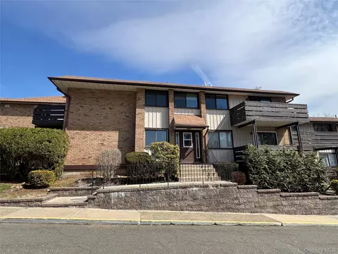137 Sierra Vista Ln, Clarkstown, NY 10989