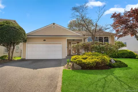 150 Roxton Rd, Plainview, NY 11803