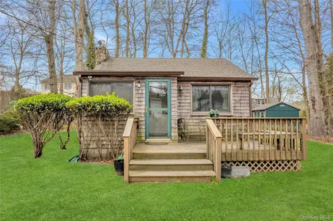 16 Nymph Rd, Rocky Point, NY 11778