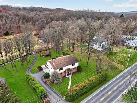 196 Vineyard Ave, Lloyd, NY 12528