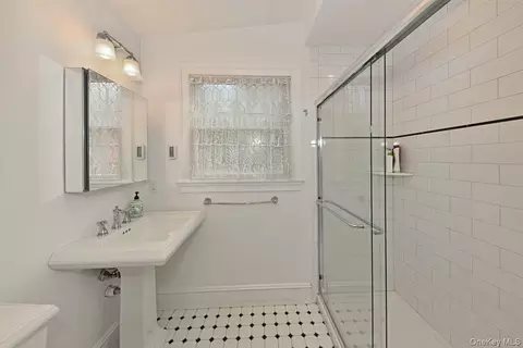 Bath - 278 Cherry Ln, Ramapo, NY 10901 photo 1 of 2