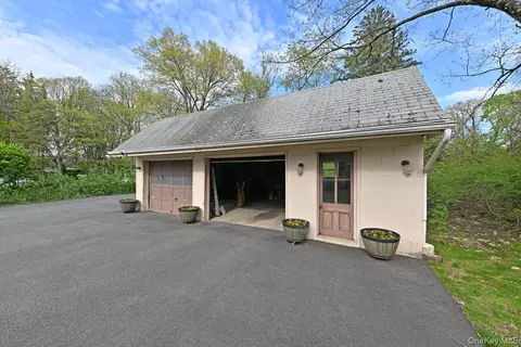 Exterior - 278 Cherry Ln, Ramapo, NY 10901 photo 6 of 7