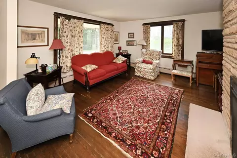 Living - 278 Cherry Ln, Ramapo, NY 10901 photo 2 of 3