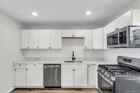 44 Glenwood Ave, Poughkeepsie, NY 12603