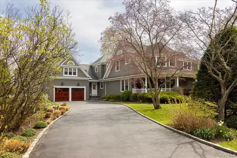 16 Middle Dr, North Hempstead, NY 11030