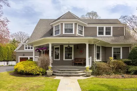 16 Middle Dr, North Hempstead, NY 11030