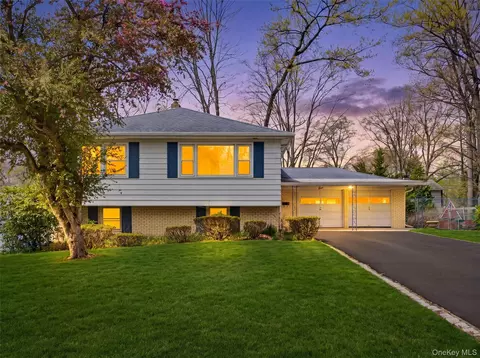 11 Willow Dr, Ramapo, NY 10901