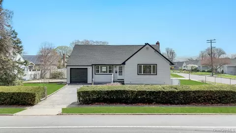 207 August Rd, North Babylon, NY 11703