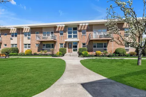 4 Rose St #5-H1, Oceanside, NY 11572