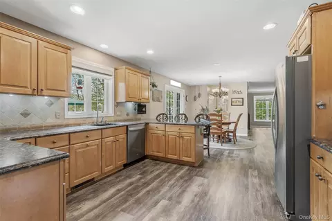 Kitchen - 754 Milltown Rd, Southeast, NY 10509 photo 1 of 4
