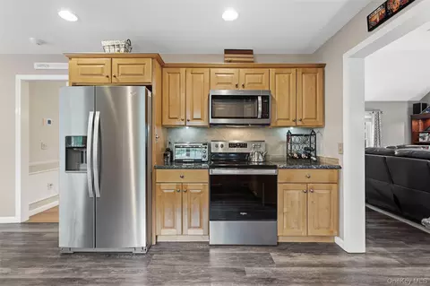 Kitchen - 754 Milltown Rd, Southeast, NY 10509 photo 3 of 4