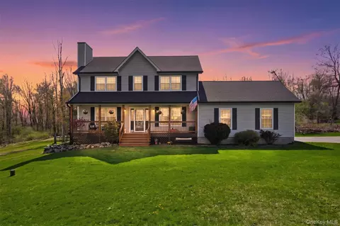 16 Fawn Ct, Middletown, NY 10940