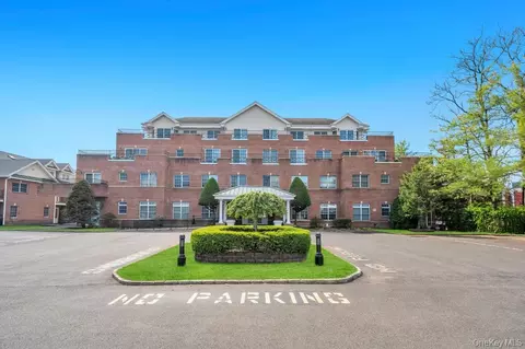 1 Portico Ct #300, North Hempstead, NY 11021