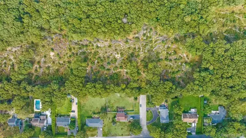 Midway Drive, Riverhead, NY 11901 photo 7