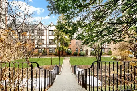 7 Greenridge Ave #B8, White Plains, NY 10605