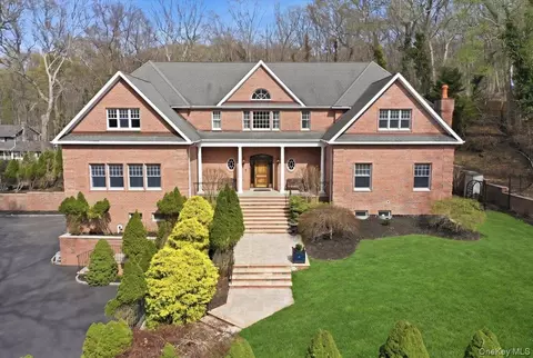 60 Harbor Rd, Saint James, NY 11780