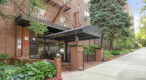 67-30 Clyde St #5B, Forest Hills, NY 11375