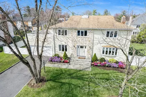 21 Elmridge Dr, Scarsdale, NY 10583