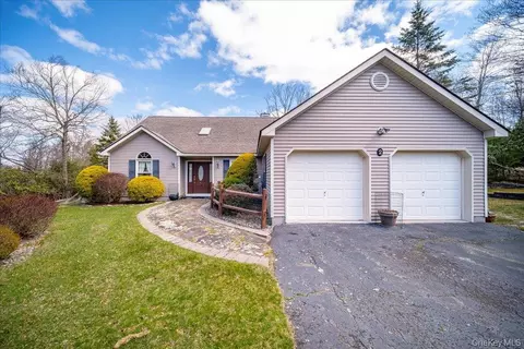 2 Douglas St, Thompson, NY 12775