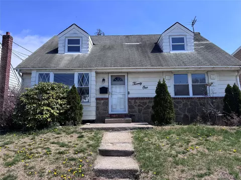 21 Boden Ave, Valley Stream, NY 11580