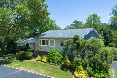 230 Richards Ln, Hewlett, NY 11557