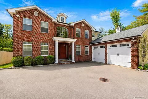 42 Skunks Misery Rd, Locust Valley, NY 11560