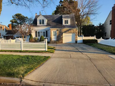 142 Morris Pkwy, Valley Stream, NY 11580
