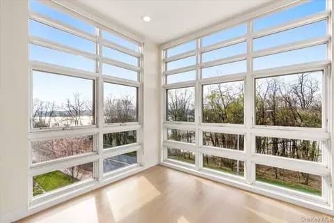 30 Beekman St #207, Beacon, NY 12508