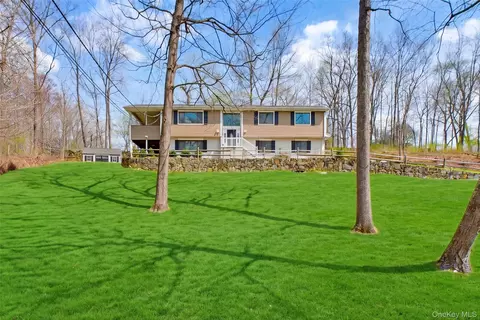 47 Stonehouse Rd, Somers, NY 10589
