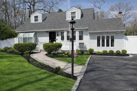 19 Laurel St, Centereach, NY 11720