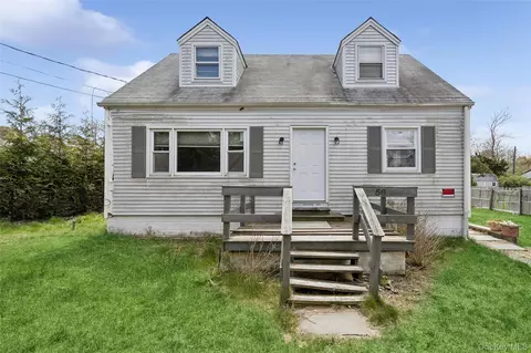 56 Inlet Rd W, Hampton Bays, NY 11946