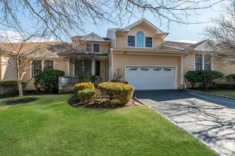 163 Doral Ct, North Hempstead, NY 11576