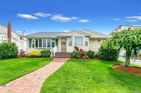 56 Haverford Rd, Hicksville, NY 11801