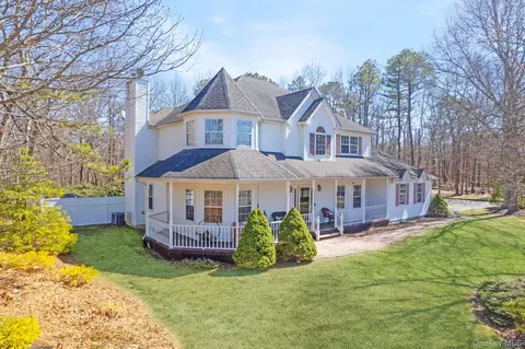 20 Ricky Rd, Manorville, NY 11949