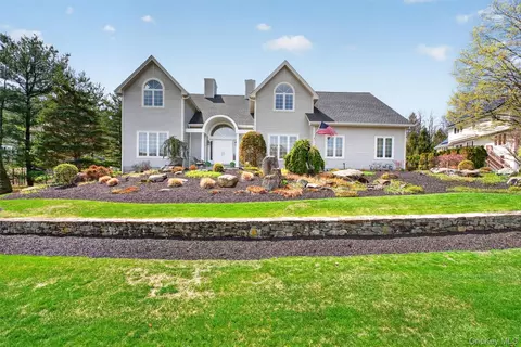 75 Kensington Ln, Yorktown, NY 10598