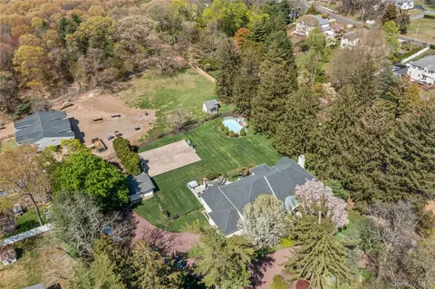 379 Smith Rd, Lake Ronkonkoma, NY 11779