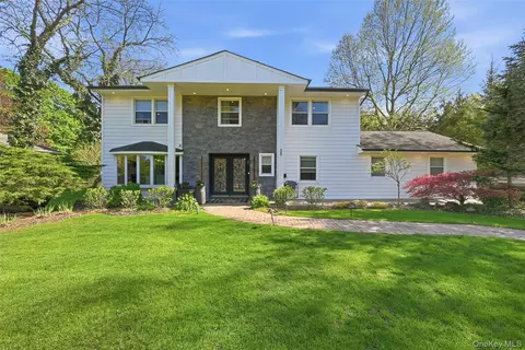 35 Elm Dr, North Hempstead, NY 11576