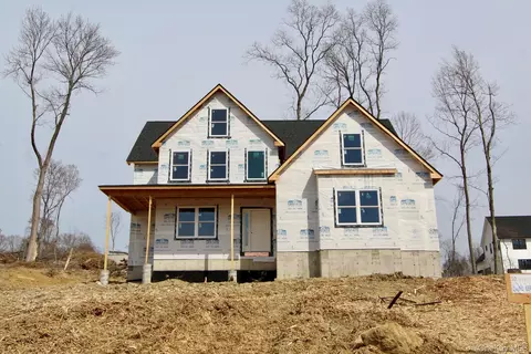 30 Tamarack Dr, Newburgh Town, NY 12550