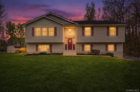 21 Jenkins Ln, Highland, NY 12528