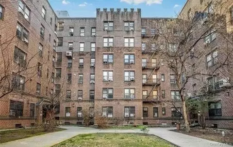 4220 Kissena Blvd #E18, New York, NY 11355