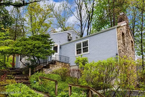 50 Valleywood Rd, Cos Cob, CT 06807