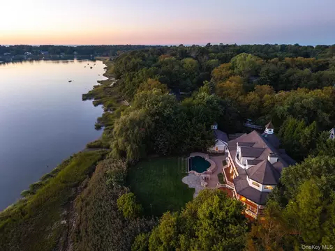 29 Gaul Rd S, Setauket, NY 11733