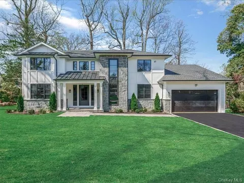 22 Old Field Ln, North Hempstead, NY 11020