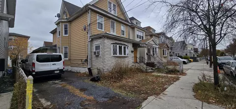9726 125th St, South Richmond Hill, NY 11419