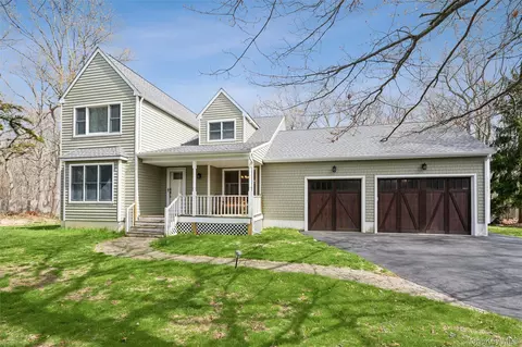 77 Drew Dr, Eastport, NY 11941