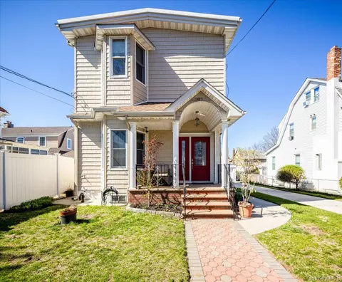 14811 10th Ave, New York, NY 11357