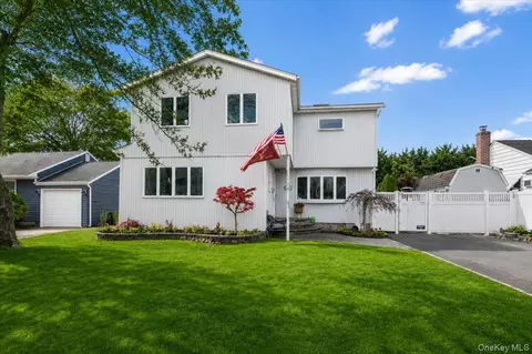 44 End Ave, Hicksville, NY 11801