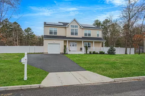 1703 Fire Ave, Medford, NY 11763